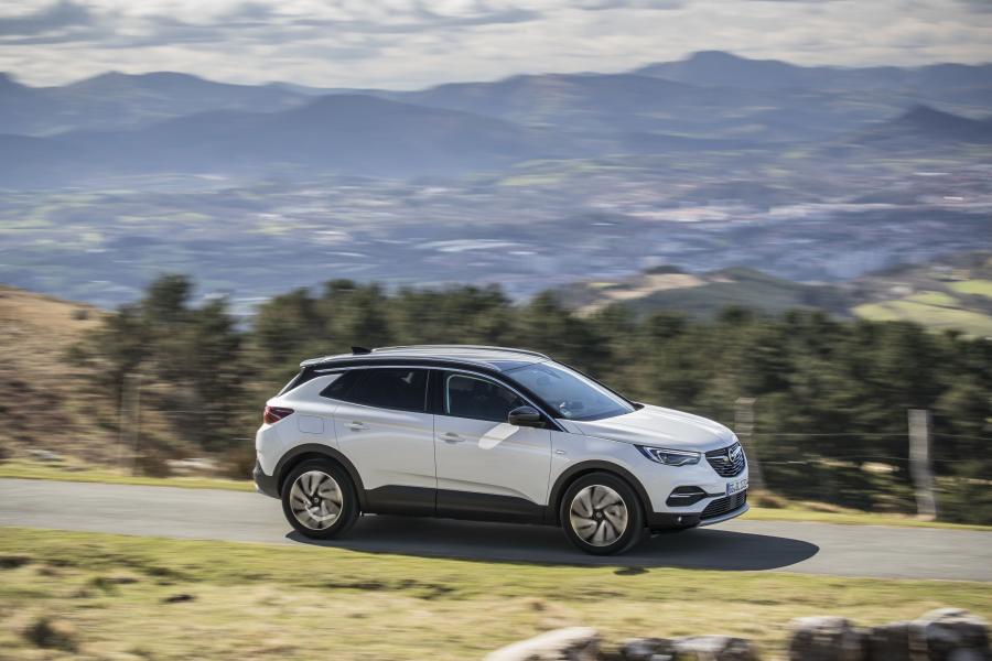  Opel Grandland X Turbo D Ultimate 2018 года  (фото 2 из 39)